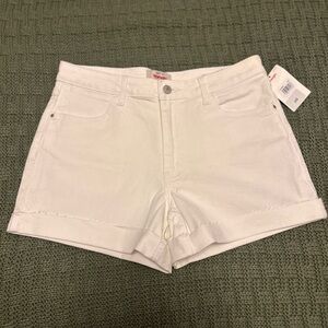 Wrangler white denim shorts 🤍